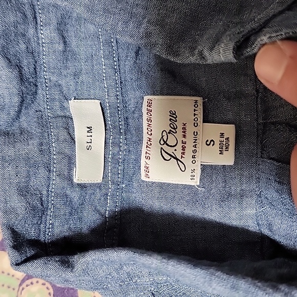 J. CREW Slim (almost organic) Buttondown - Picture 2 of 5